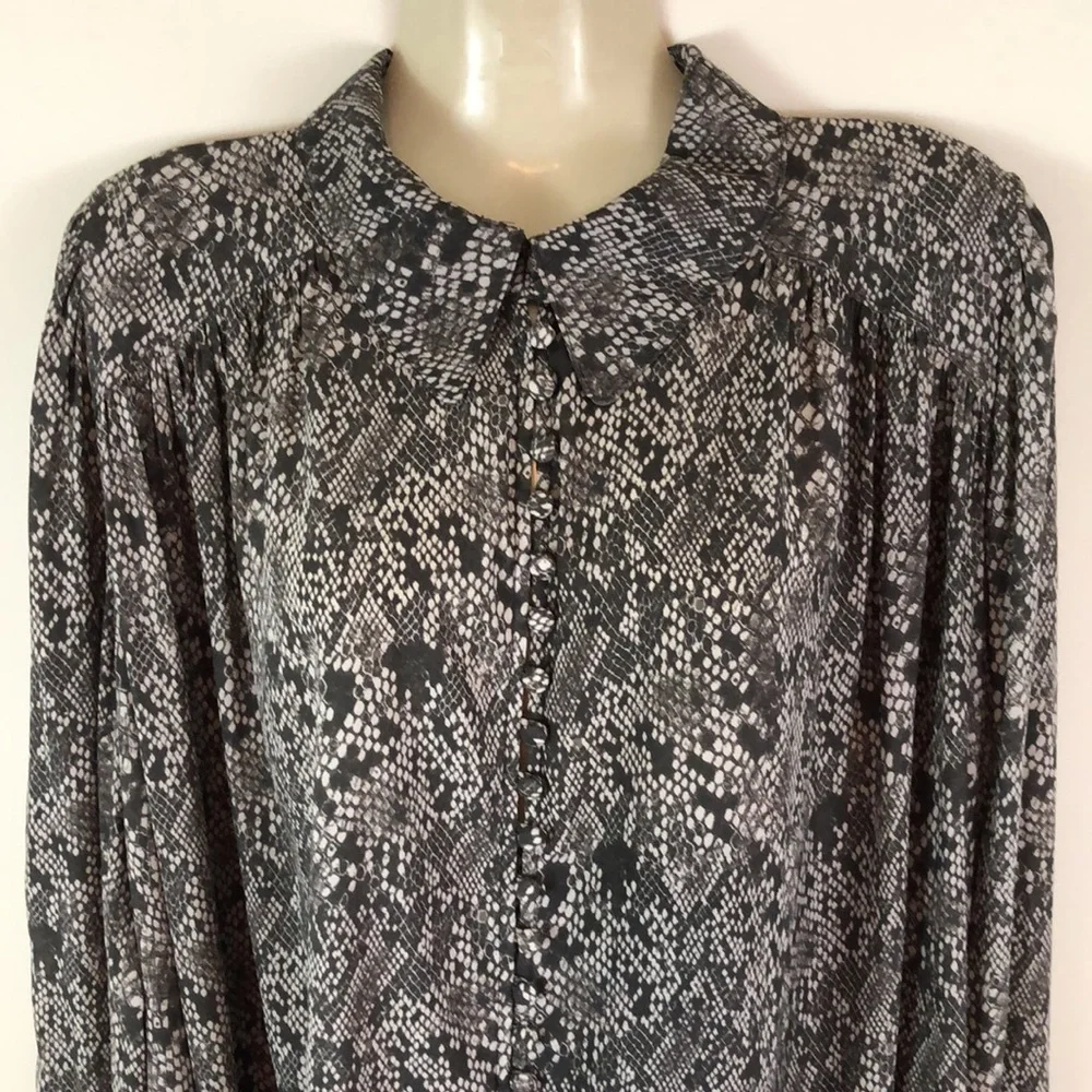 Free People Modern Muse Snakeskin Button Down Peasant Bouse Size Small - Picture 2 of 8
